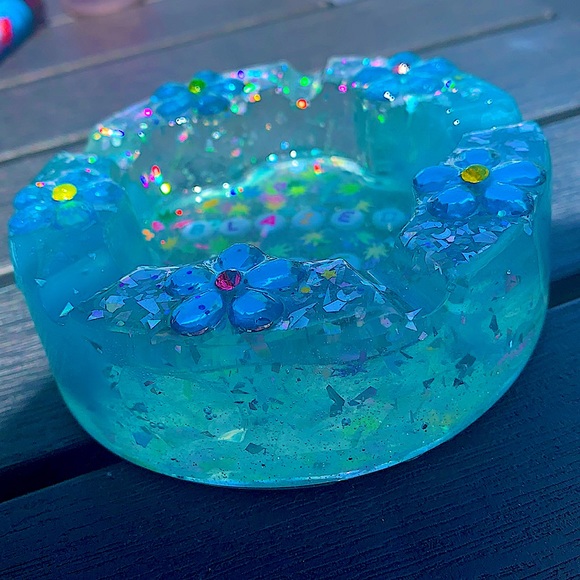 Blazed Babe Jelly Ashtray - Picture 3 of 3